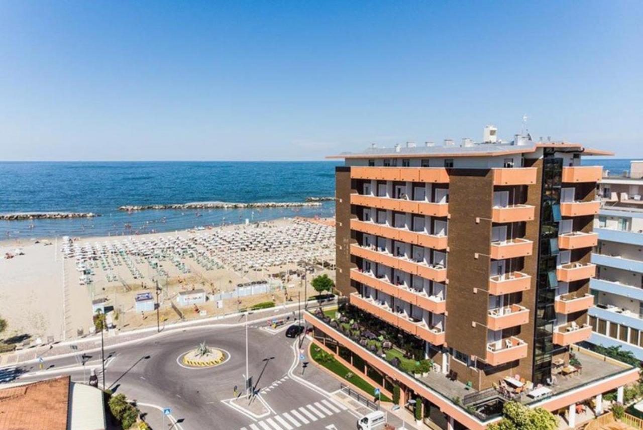 Hotel Palazzo Caveja Rímini Exterior foto